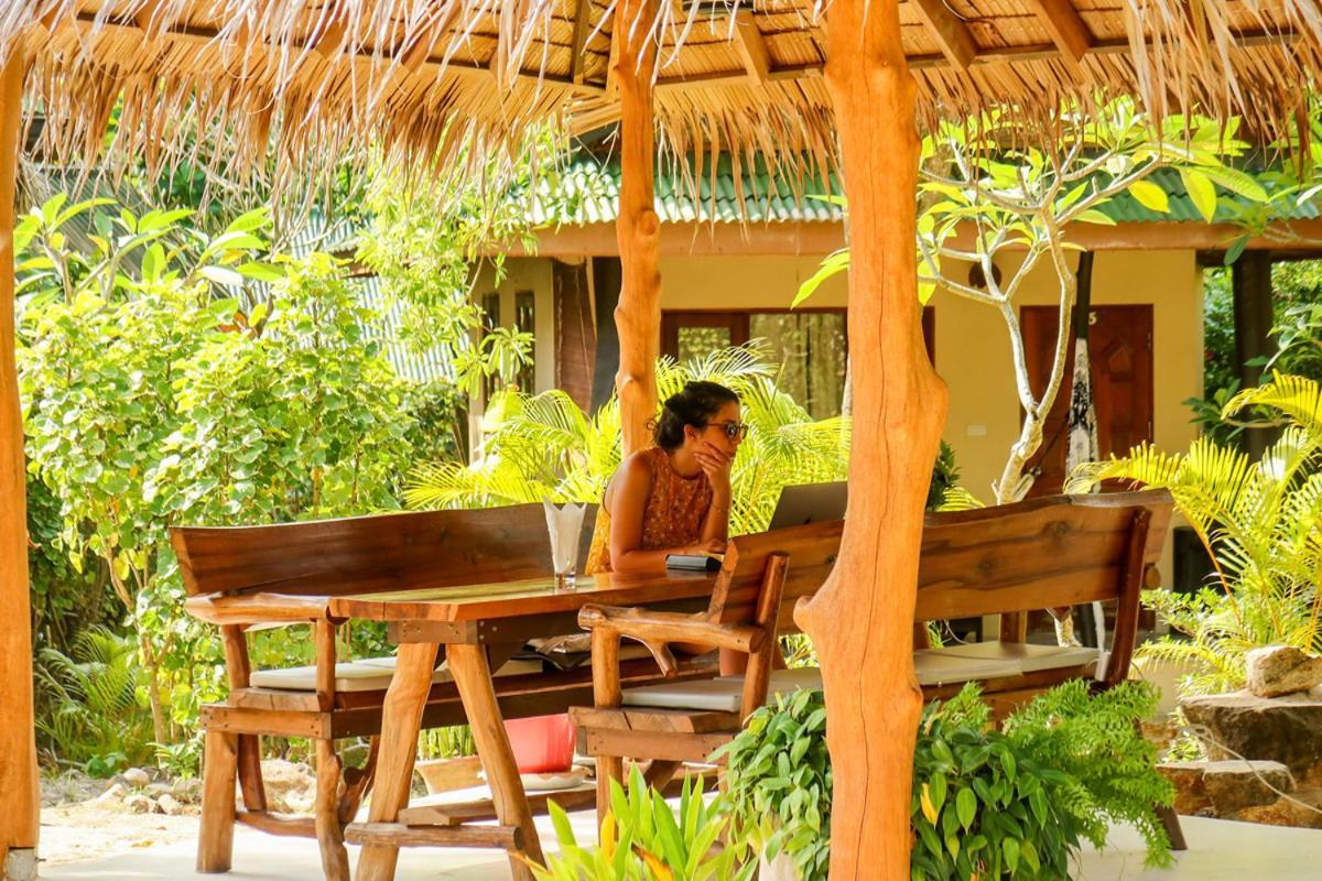 Seaflower Bungalows Srithanu Bagian luar foto